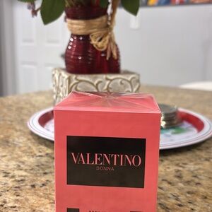 Valentino Donna in Vibrant Pink Box